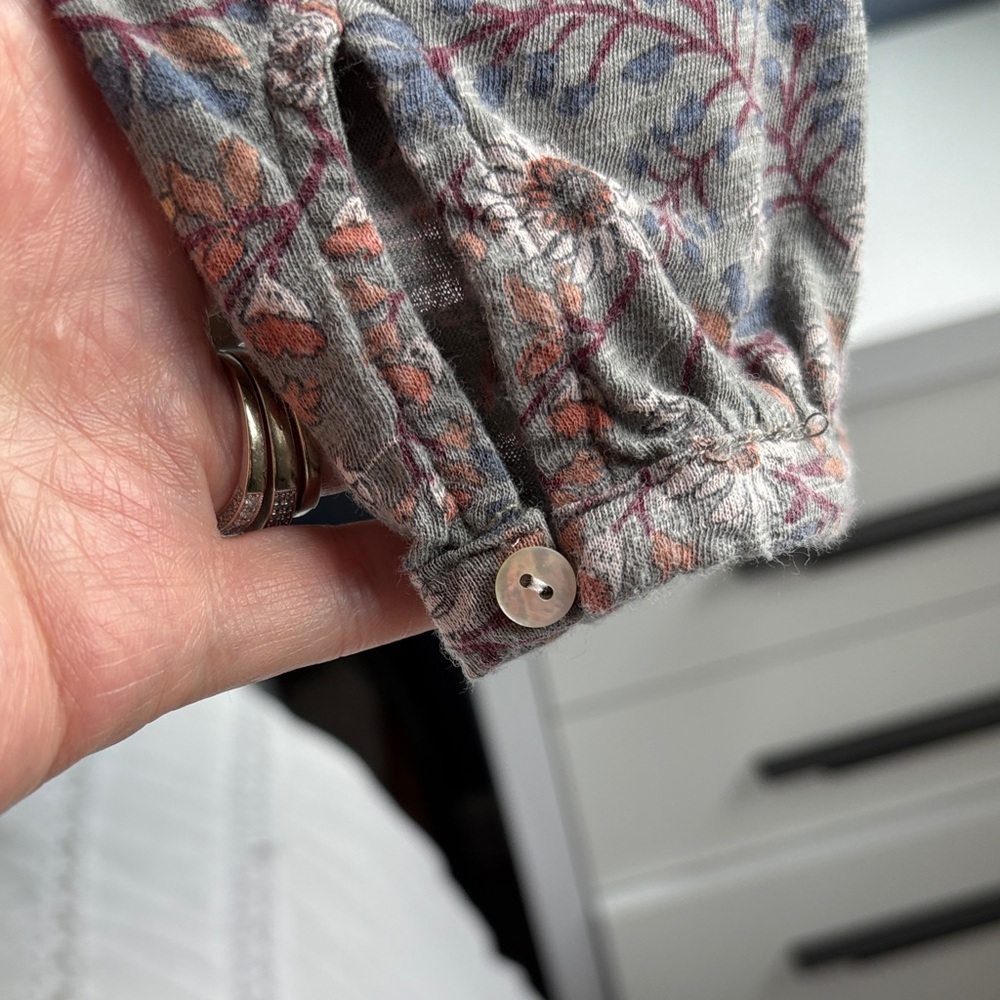 Lucky Brand Sage Green/Gray Floral V-Neck Peasant Top - Coastal Cowgirl Y2K - Picture 14 of 15